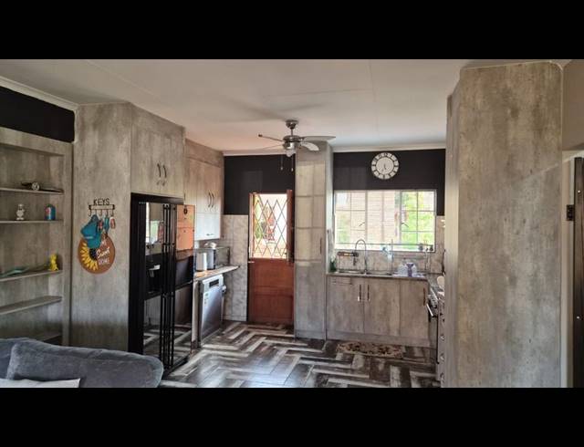 3 BEDROOM TOWNHOUSE FOR SALE IN SASOLBURG EXT 11